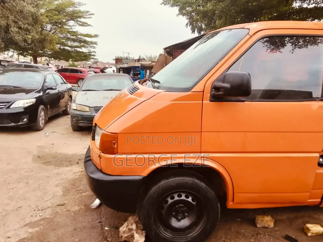 Volkswagen Transporter 2005 Orange