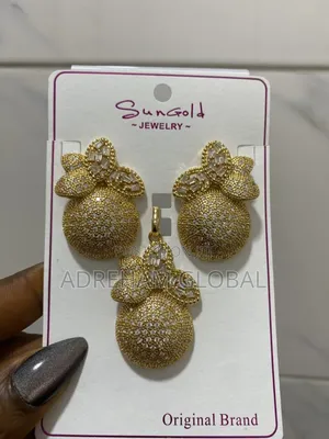 Quality Non Tarnish Luxury Sungold Fashion Earring and Pendant Set