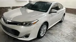 Toyota Avalon XLE Sedan FWD (3.5L 6cyl 6A) 2017 White
