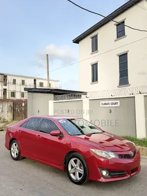 Toyota Camry SE 4dr Sedan w/Prod. End 11/13 (2.5L 4cyl 6A) 2014 Red