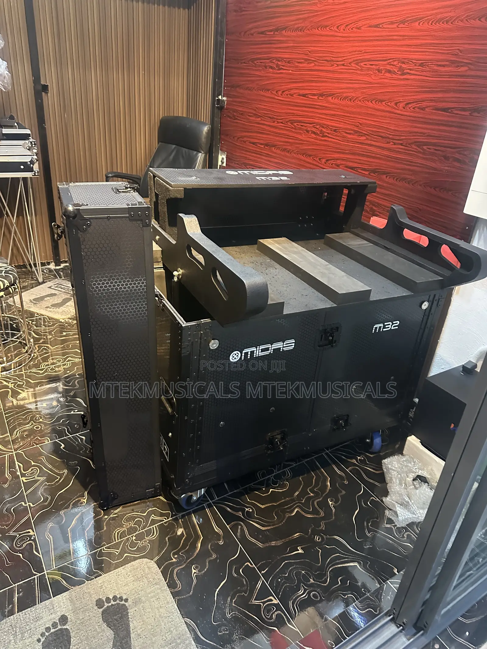 Amplifier Rack for M32 Midas