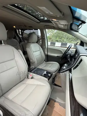 Toyota Sienna 2016 Gold