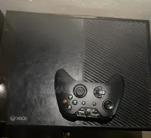 Clean Xbox One With 1 Pad