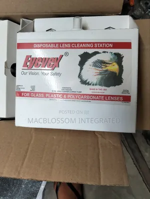 Disposable Lens Cleaning Plastic, Polycarbonate Lenses.