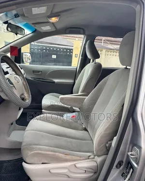 Toyota Sienna 2012 Silver