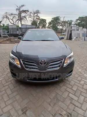 Toyota Camry LE 4dr Sedan (2.5L 4cyl 6A) 2011 Gray