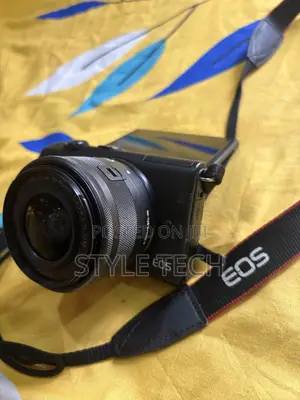 Canon Eos M200