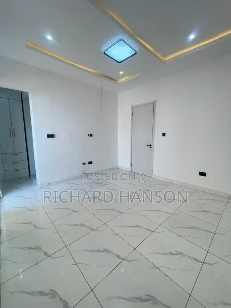 4bdrm Duplex in Villa, Ikota for rent