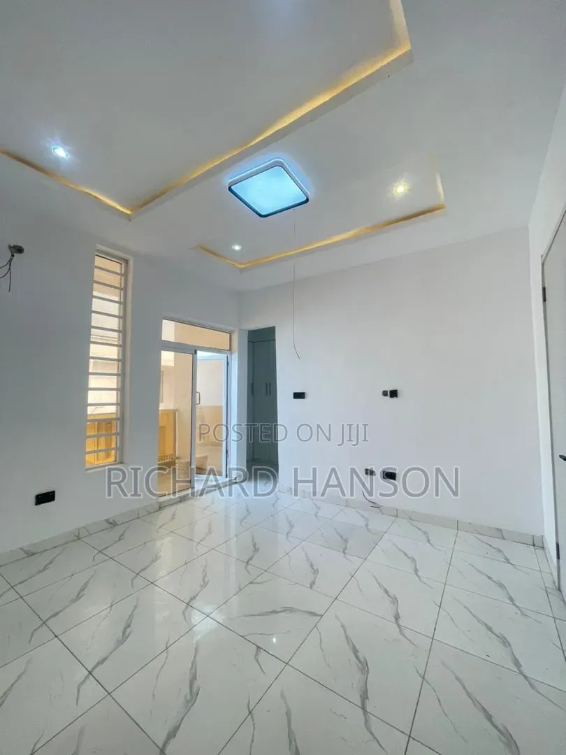 4bdrm Duplex in Villa, Ikota for rent