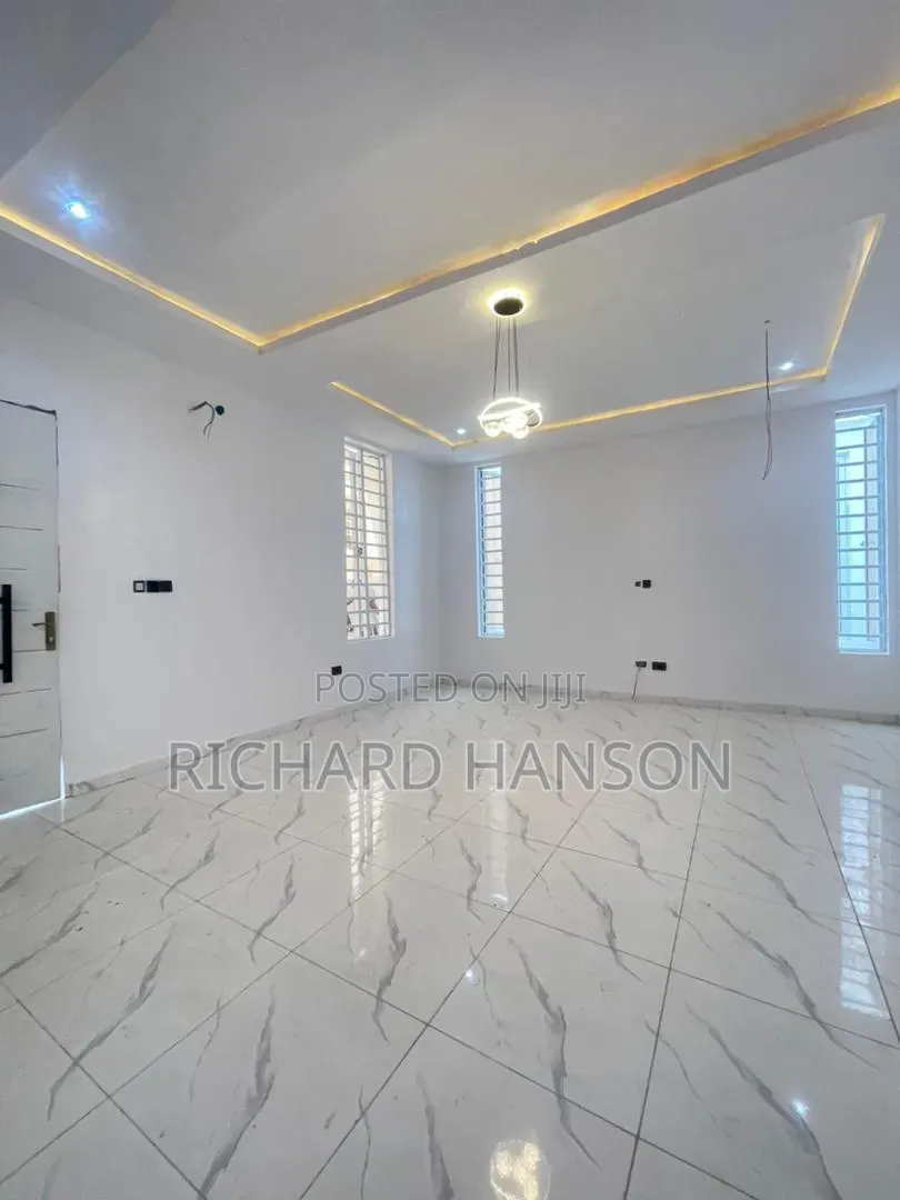 4bdrm Duplex in Villa, Ikota for rent