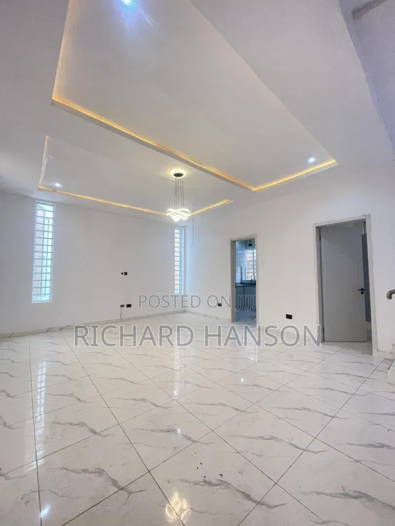 4bdrm Duplex in Villa, Ikota for rent