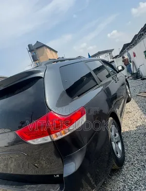Toyota Sienna LE 7 Passenger 2012 Gray
