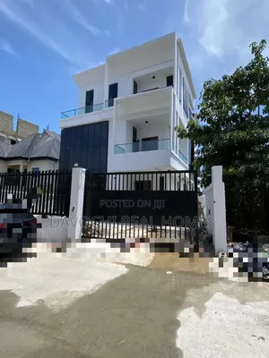 5bdrm Duplex in Chevron for sale