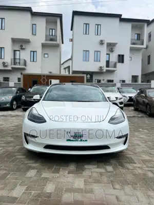 Tesla Model 3 2022 White
