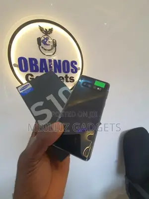 New Samsung Galaxy S10 128 GB Black