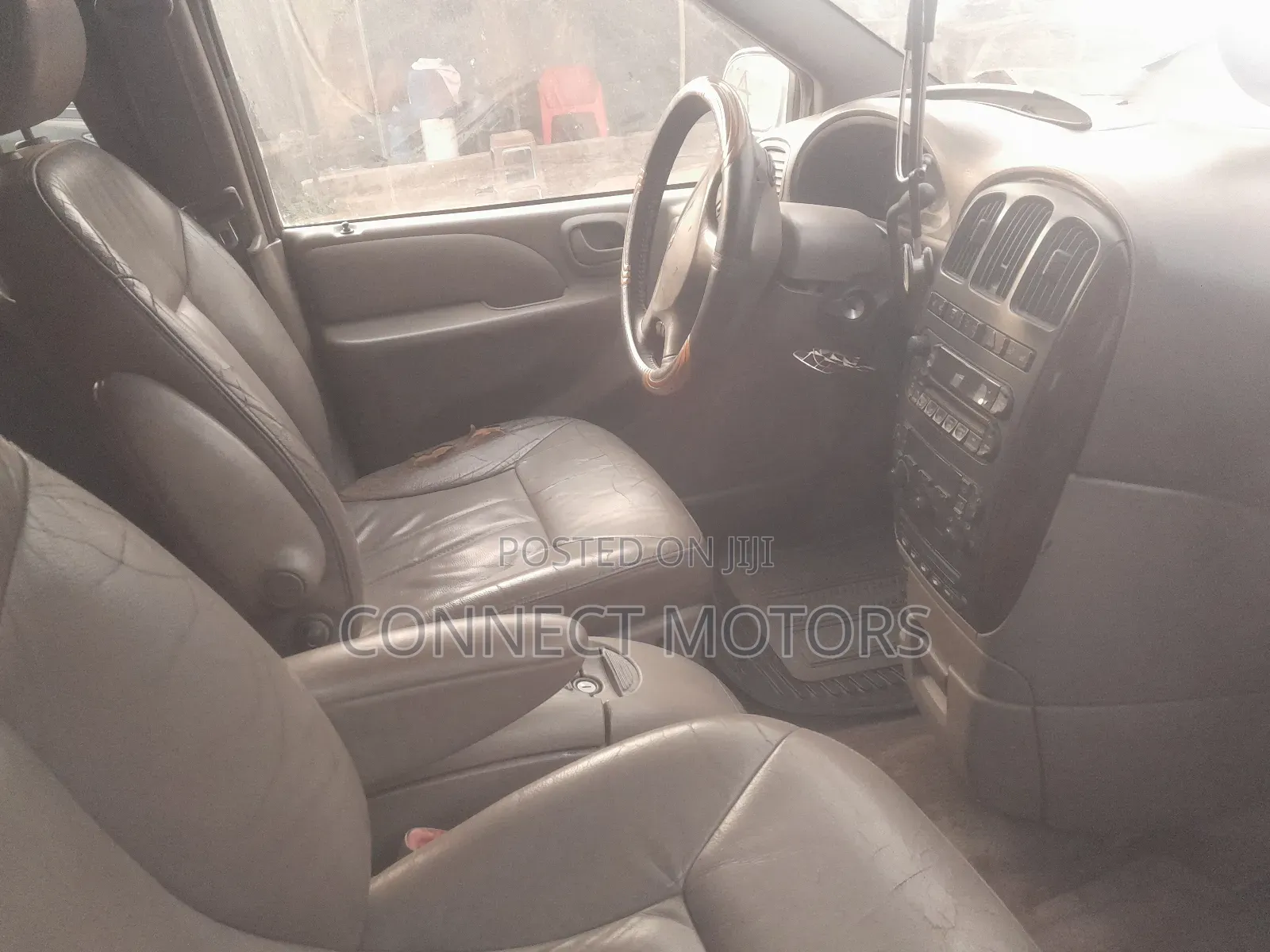 Chrysler Town & Country 2005 Gold