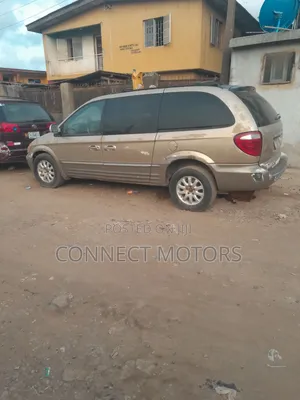 Chrysler Town & Country 2005 Gold