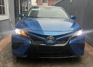 Toyota Camry SE FWD 2020 Blue