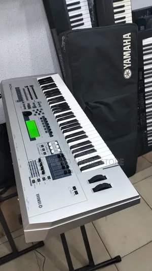 Yamaha Mo6 Professional Advanced Digital Synthesizer Workstation