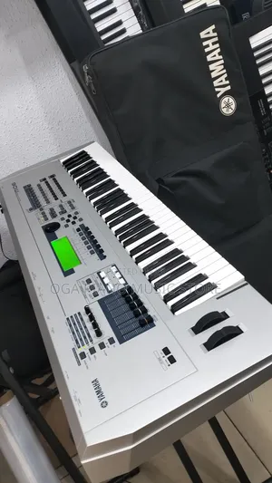 Yamaha Mo6 Professional Advanced Digital Synthesizer Workstation