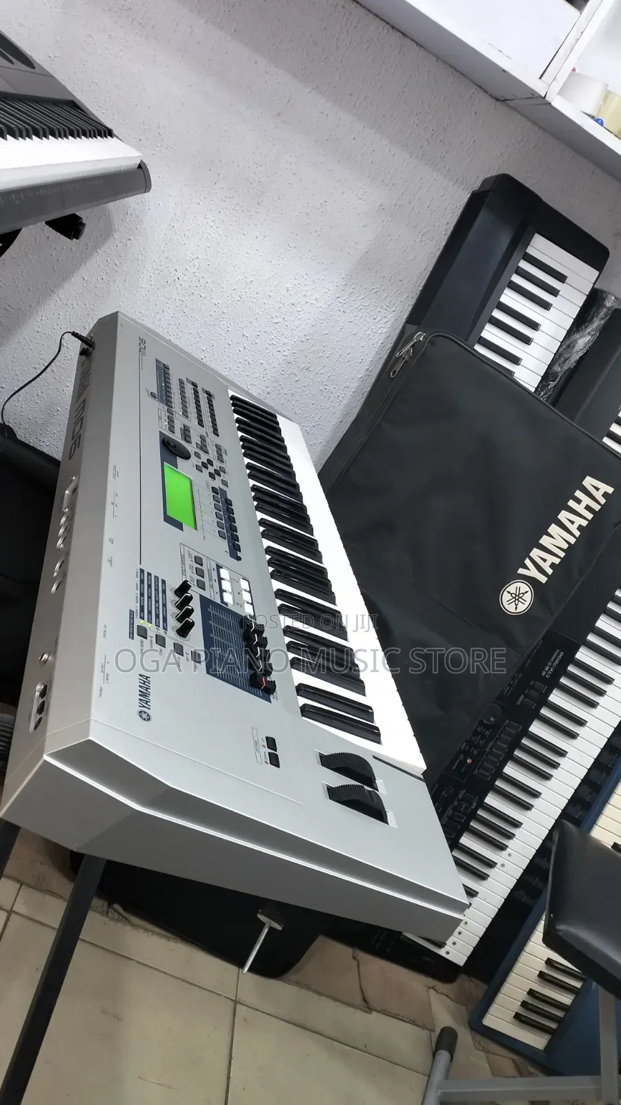 Yamaha Mo6 Professional Advanced Digital Synthesizer Workstation
