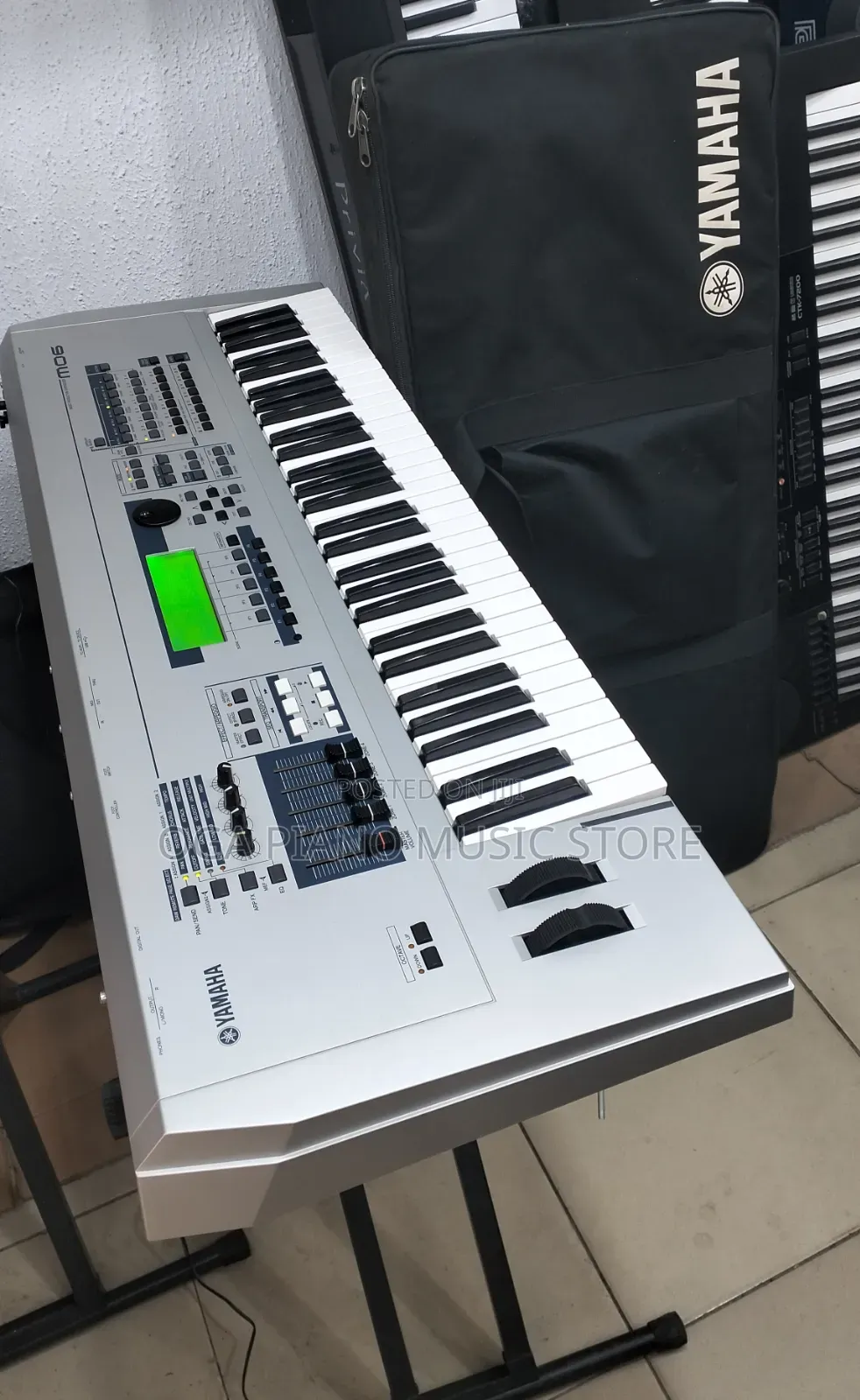 Yamaha Mo6 Professional Advanced Digital Synthesizer Workstation