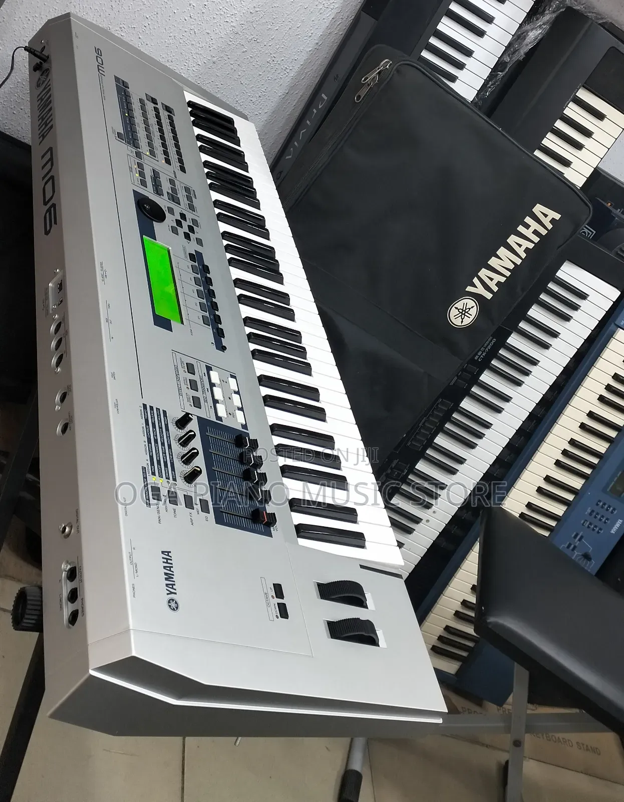 Yamaha Mo6 Professional Advanced Digital Synthesizer Workstation