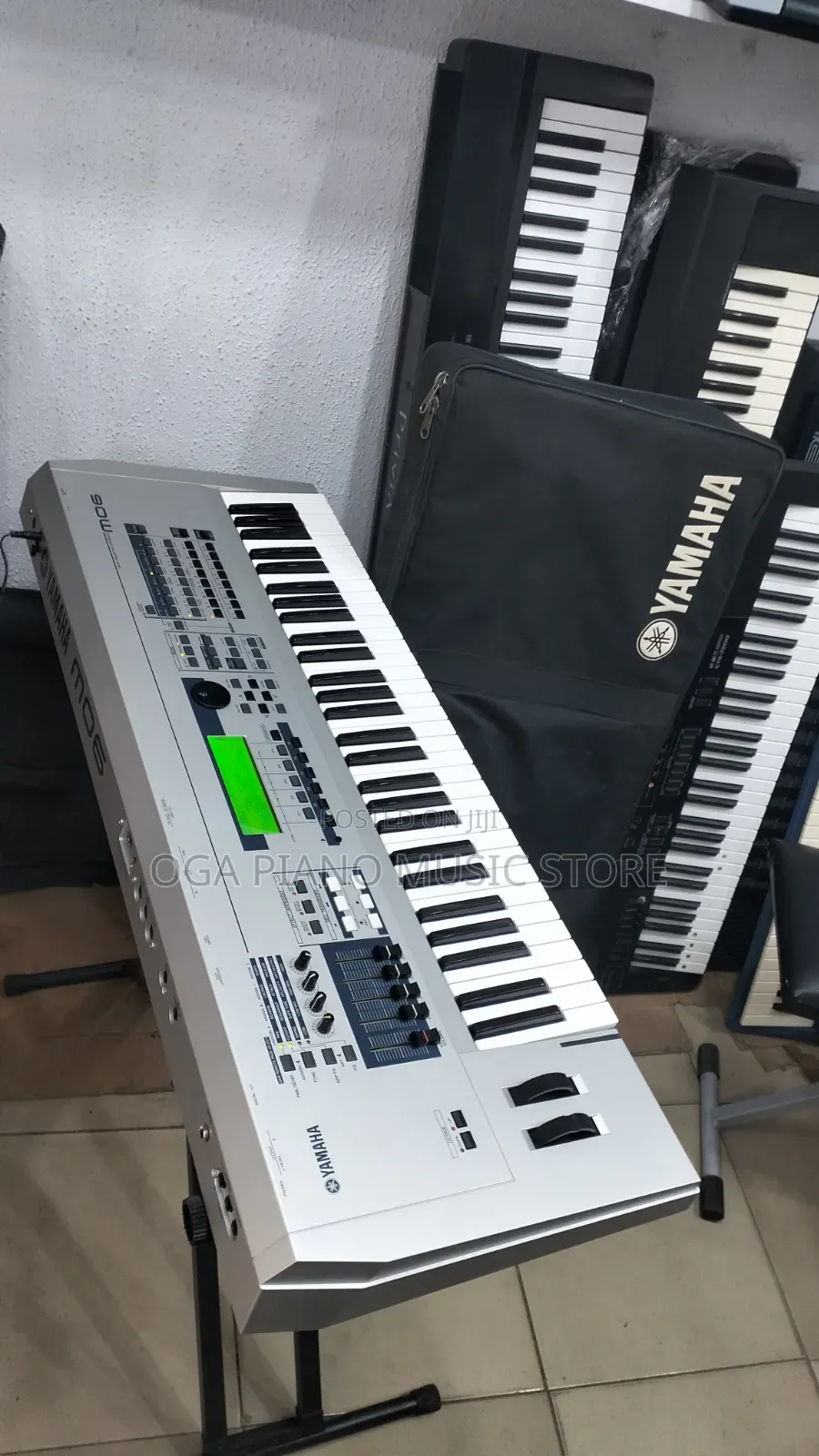 Yamaha Mo6 Professional Advanced Digital Synthesizer Workstation
