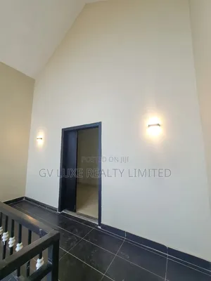 5bdrm Apartment in Lekki 1 for rent