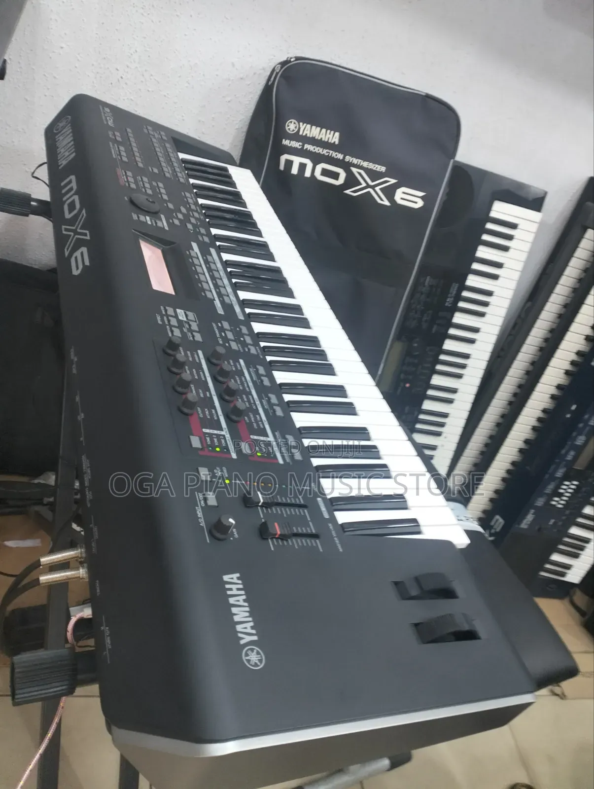 Yamaha Mox6 Professional Advanced Digital Synthesizer Workstation
