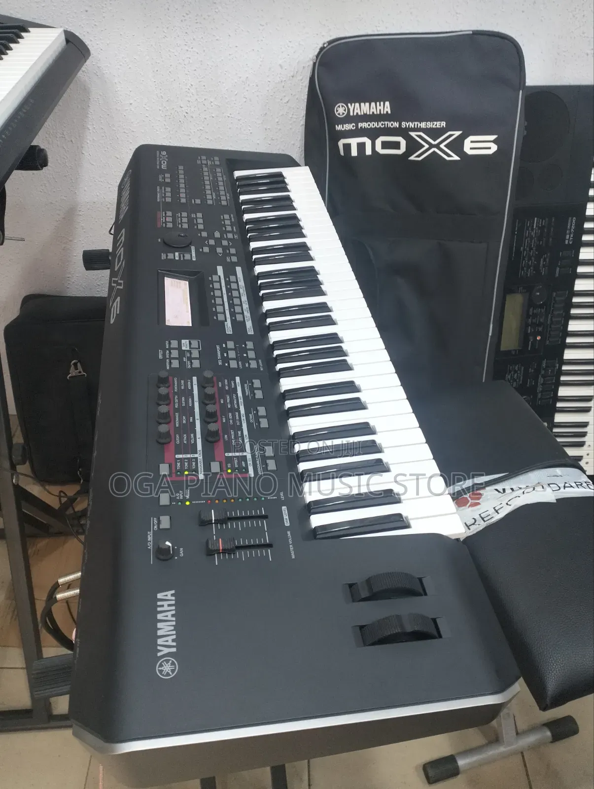 Yamaha Mox6 Professional Advanced Digital Synthesizer Workstation