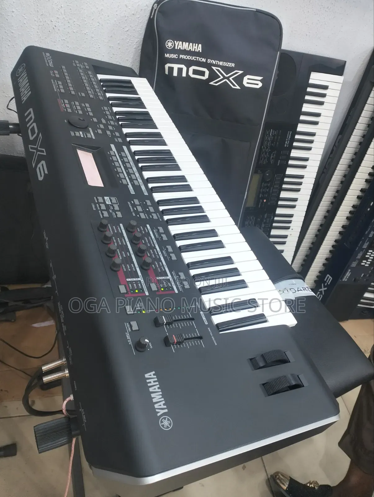 Yamaha Mox6 Professional Advanced Digital Synthesizer Workstation