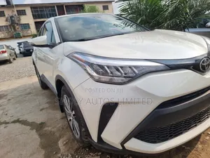 Toyota C-HR XLE FWD 2020 White
