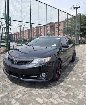Toyota Camry SE 4dr Sedan (3.5L 6cyl 6A) 2014 Black