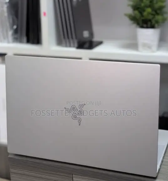 New Laptop Razer Blade Advanced 16GB Intel Core i7 SSD 512GB