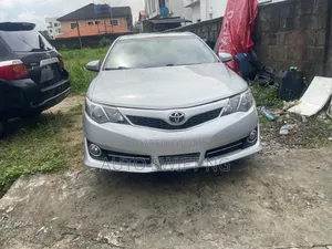 Toyota Camry SE 4dr Sedan (3.5L 6cyl 6A) 2014 Silver