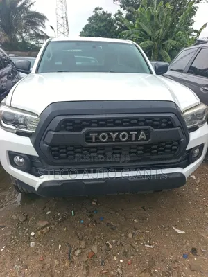 Toyota Tacoma 2017 White