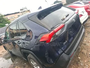 Toyota RAV4 2020 Blue