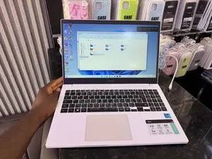 Laptop Samsung NP-Q430 8GB Intel Core i5 SSD 1T