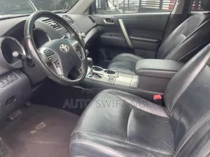 Toyota Highlander SE 2012 Gray