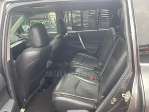 Toyota Highlander SE 2012 Gray
