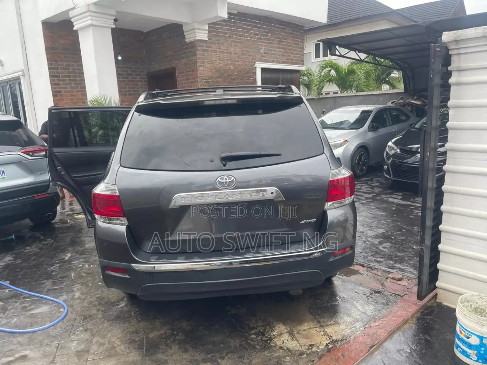 Toyota Highlander SE 2012 Gray