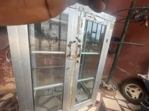 Double Door Show Glass