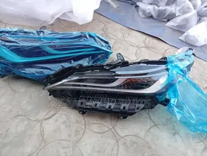 Headlight Venza 2025