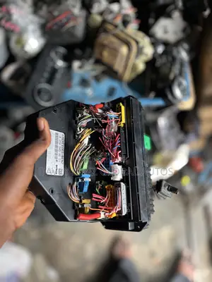 Front Fuse Box for Mercedes Benz W204