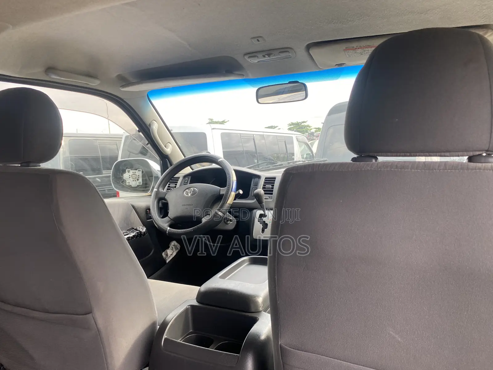 Toyota HiAce 2011 Black