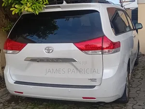 Toyota Sienna 2013 White