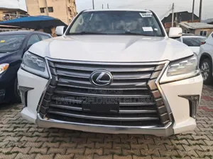 Lexus LX 570 AWD 2016 White
