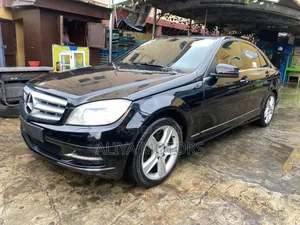 Mercedes-Benz C300 2011 Black