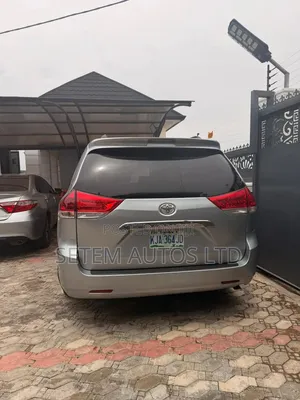 Toyota Sienna LE 7 Passenger Mobility 2012 Gray